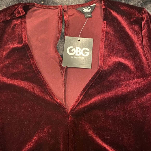 BRAND NEW - GBG - SHORT JUMPSUIT - VELVET WINE SIZE SMALL - RED - Picture 3 of 7